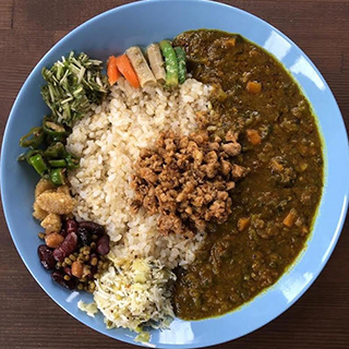 野菜のカレーと五部づき玄米